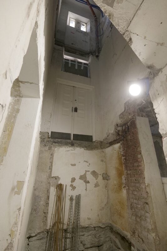 Heissjakt heis 3 Heissjakt klargjøres for ny heis som skal gå fra kjelleren til garderober, toalett og Store Scene, og videre til Teaterbaren og -restauranten i 2. etasje.