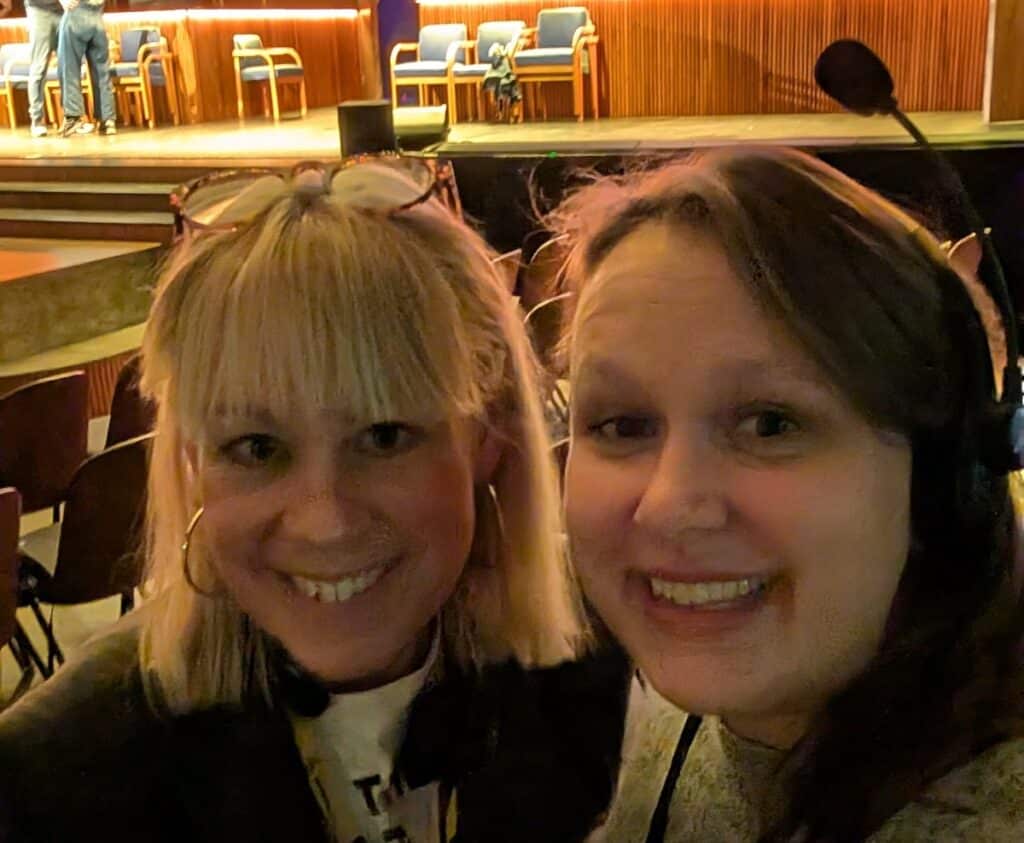 Kristine Nordby Simonsen (t.v.) og Julie Bakke Kvalen under prøvene til