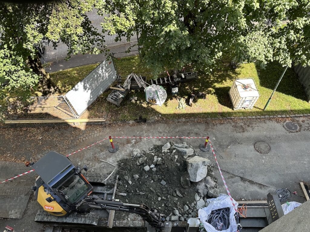 Her graves masser ut av teateret for å gi plass til heissjakt til den nye Lille Scene.