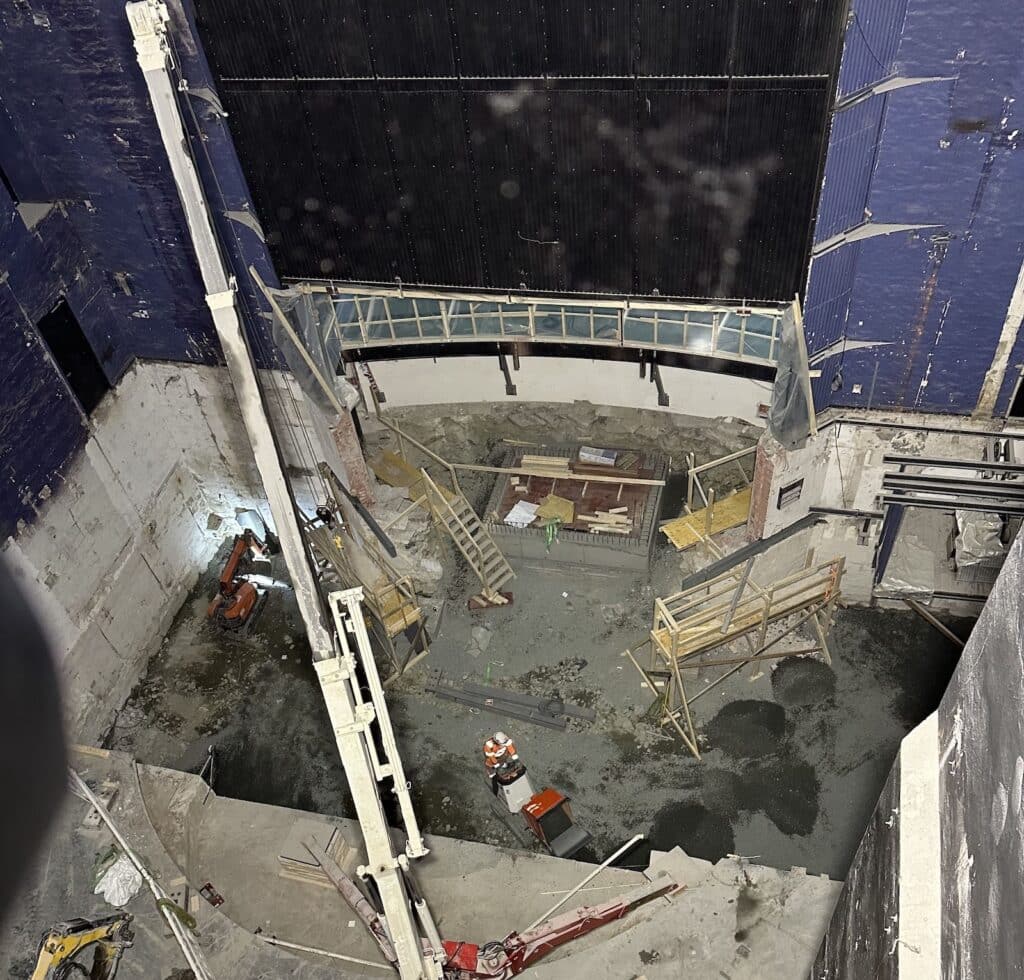 Arbeid i Scenehuset. Orkestergrav og underscene.